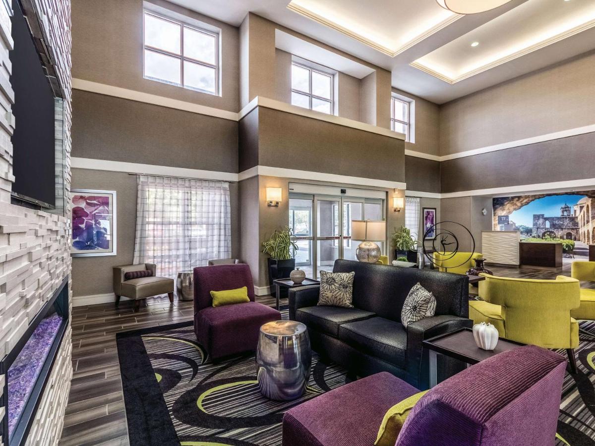 La Quinta Inn & Suites by Wyndham San Antonio Downtown