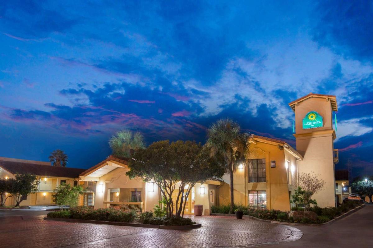 La Quinta Inn by Wyndham San Antonio Market Square