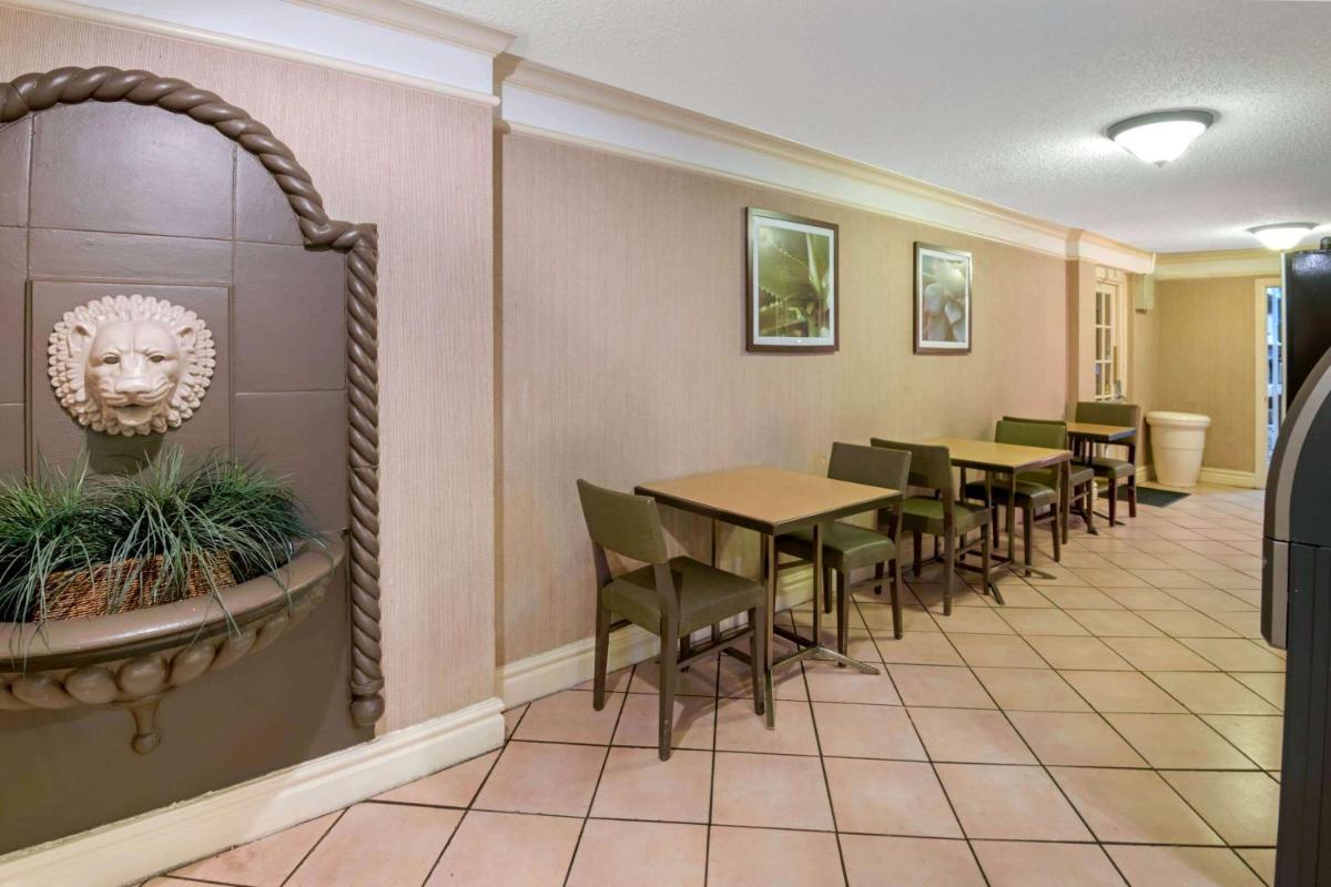 La Quinta Inn by Wyndham San Antonio Market Square