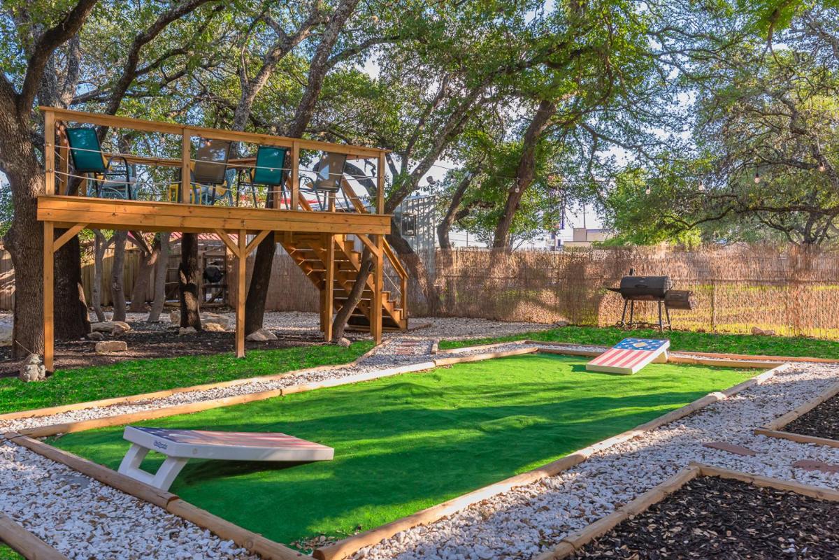 Luxurious Home With Hot Tub & Tree Deck By 6flags