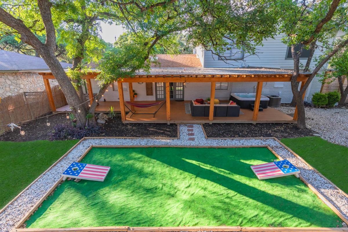 Luxurious Home With Hot Tub & Tree Deck By 6flags