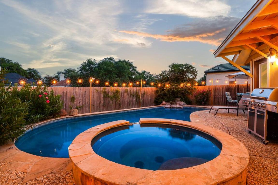 Luxurious Oasis W Pool, Games & Fire Pit