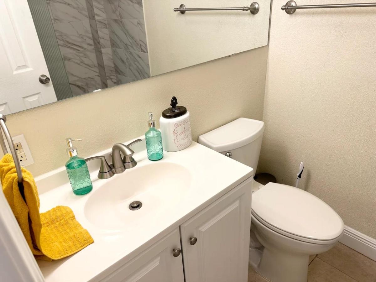 Minutes to the River Walk and the Alamo Pet Friendly Sleeps 8!