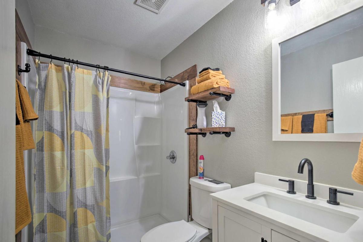 San Antonio Home with Hot Tub – 1 Mi to SeaWorld