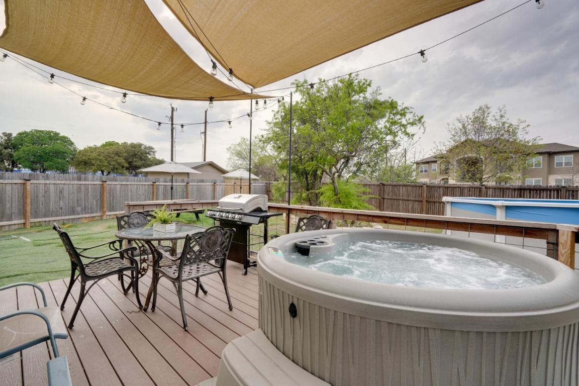 San Antonio Home with Hot Tub – 1 Mi to SeaWorld