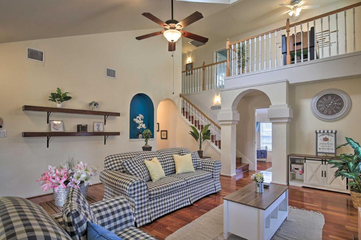 San Antonio Home with Pool and Hot Tub Near SeaWorld!