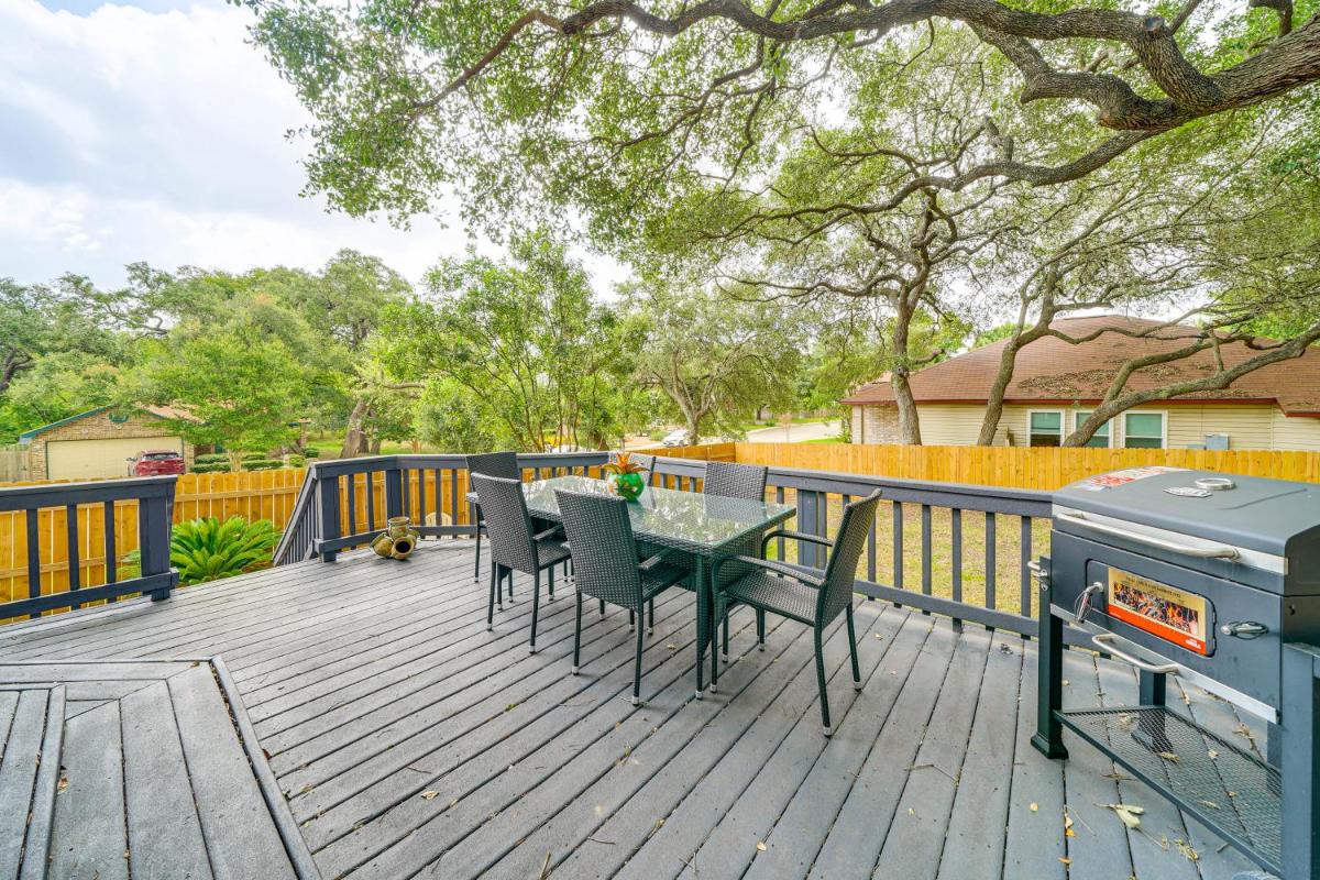 Spacious Home with Deck – Near San Antonio Aquarium!