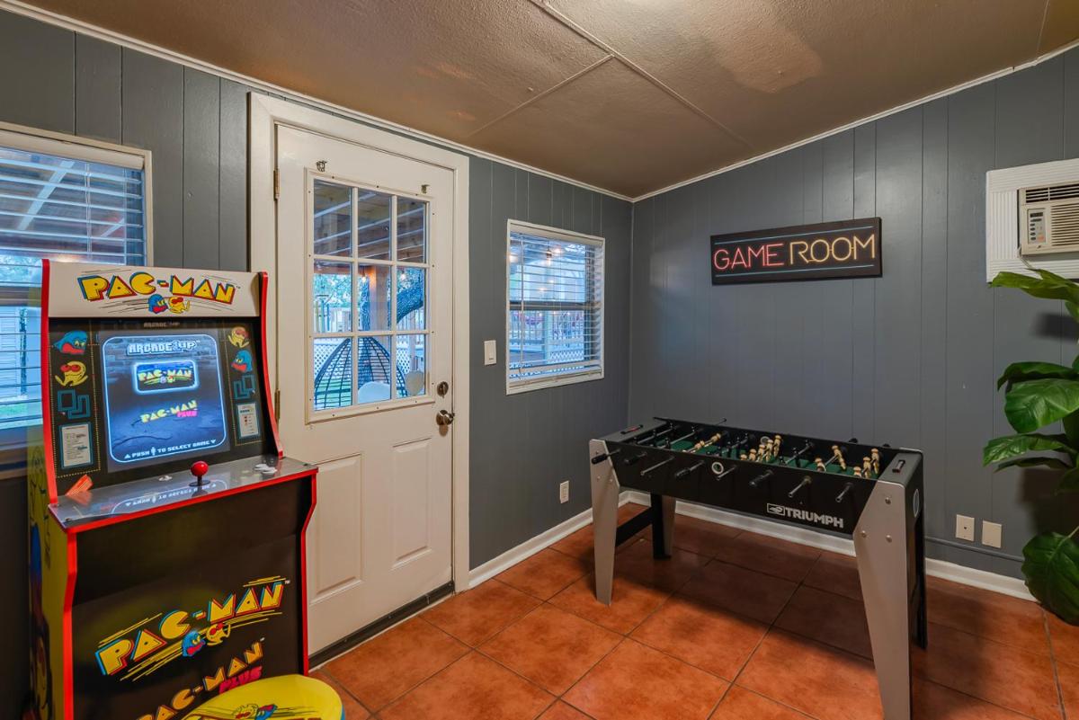 Texas Vacation Home, Game Room & Pool By Sixflags