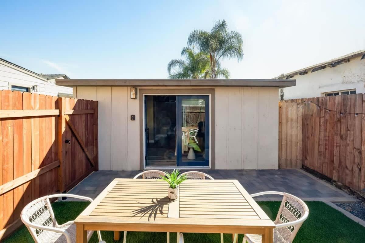 Cozy Private Studio with Patio AC Laundry