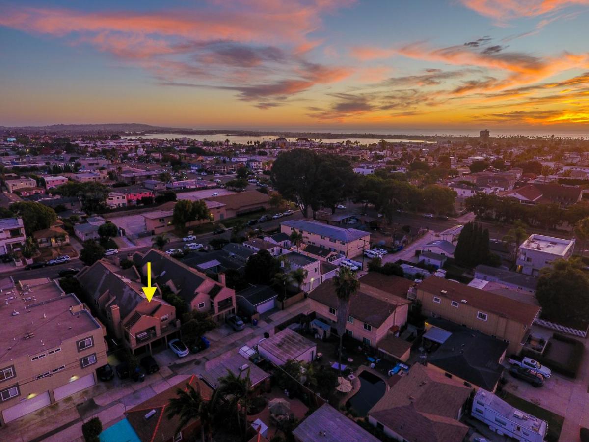 Gorgeous Designer Home W Balcony & Walk To Bay