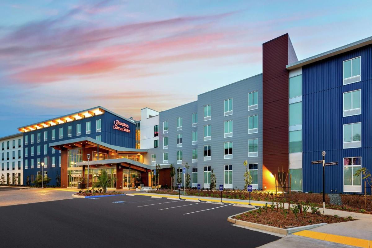 Hampton Inn & Suites San Diego Airport Liberty Station