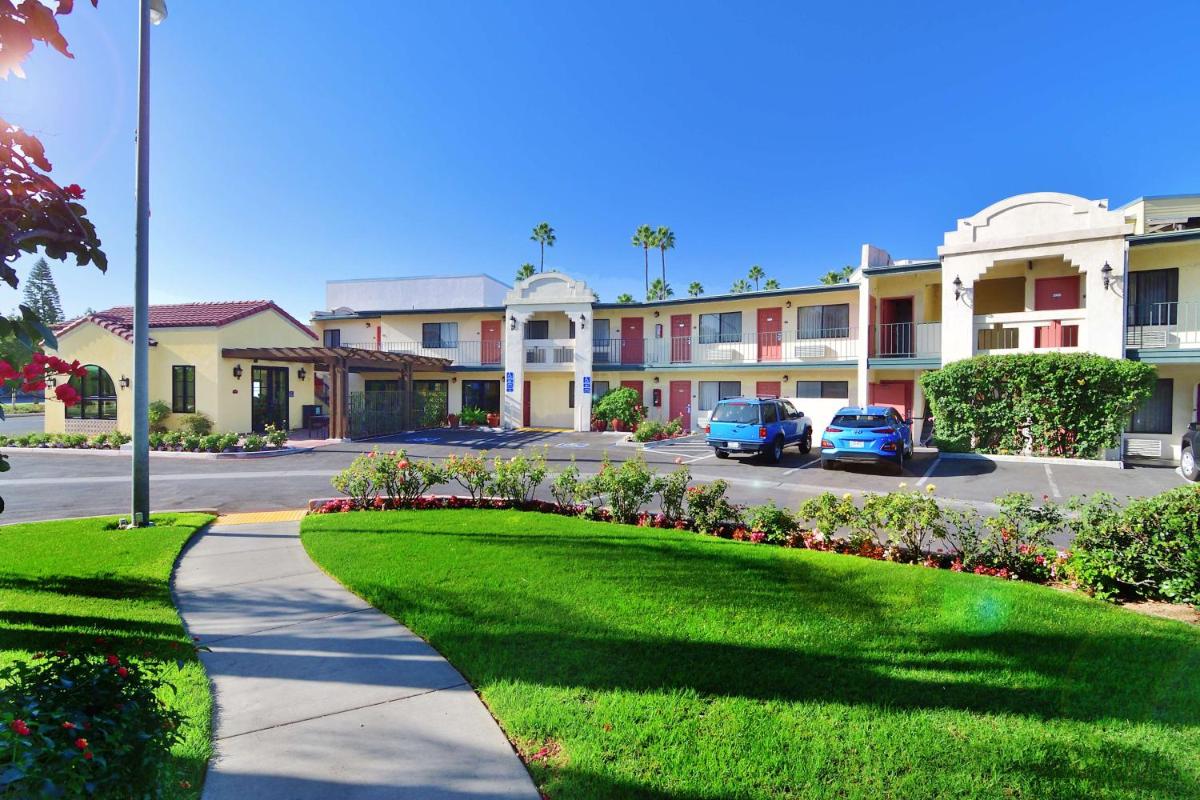 Lamplighter Inn & Suites at SDSU