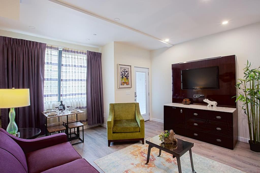 Luxurious One Bedroom Suite with Balboa Park View