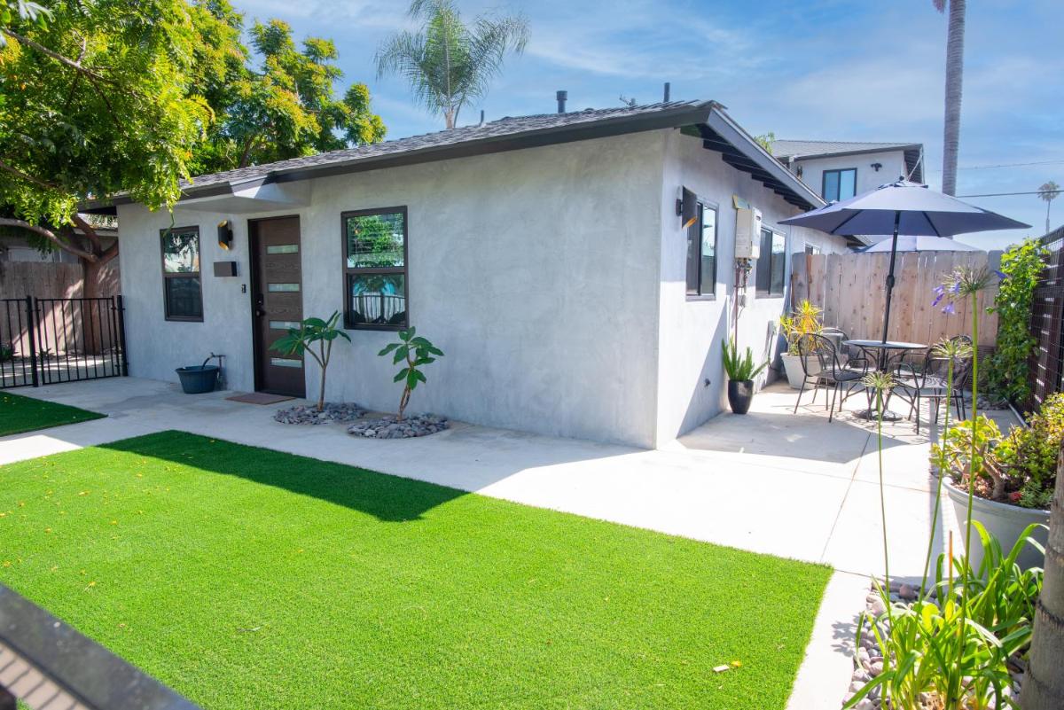 Modern 1 BR Cottage Steps 2Beach