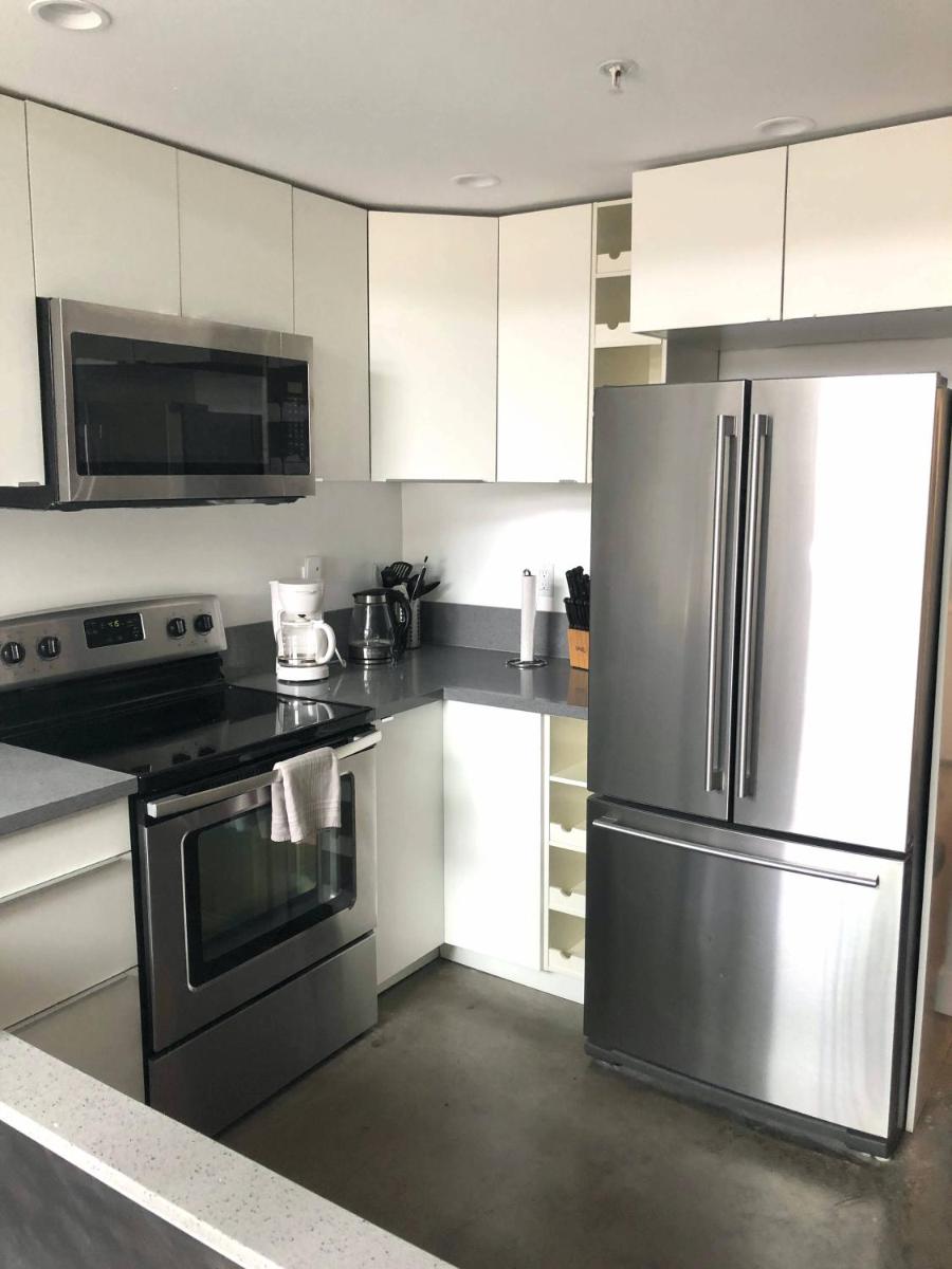 Modern 2 Bdrm w/Parking in the Heart of Hillcrest