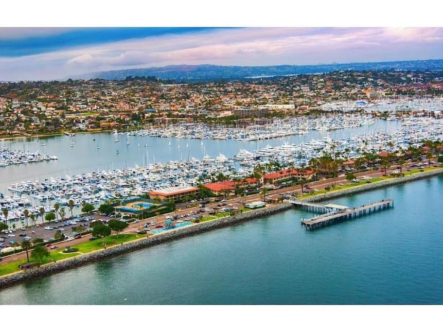 Point Loma Escape – Walk to the Harbor Restaurants & Shops with Parking!