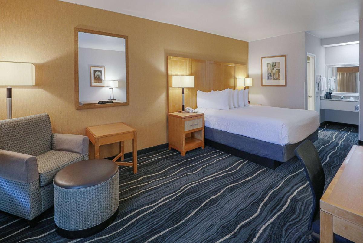 Ramada by Wyndham Costa Mesa/Newport Beach