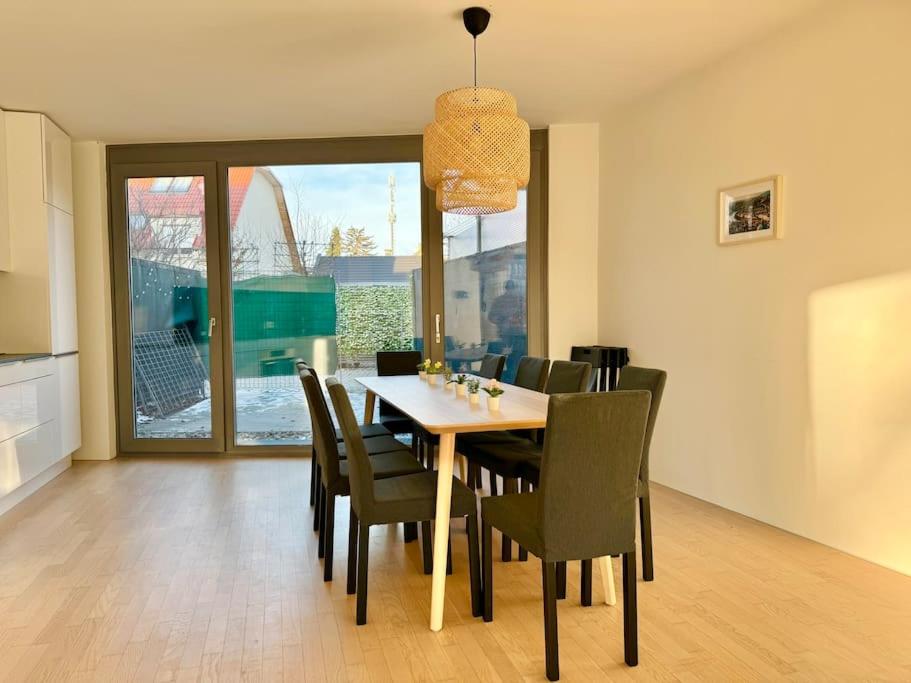 Bright Spacious Maisonette with Garden