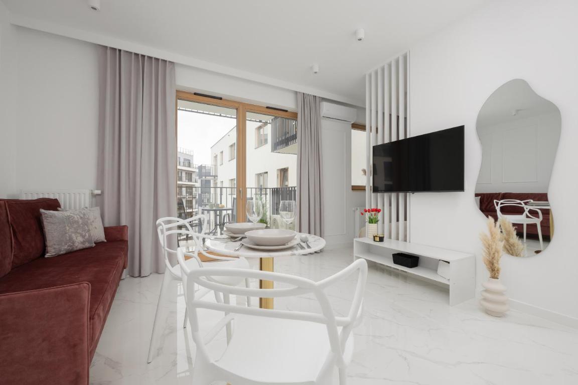 Air-conditioned Studio with Balcony by Noclegi Renters