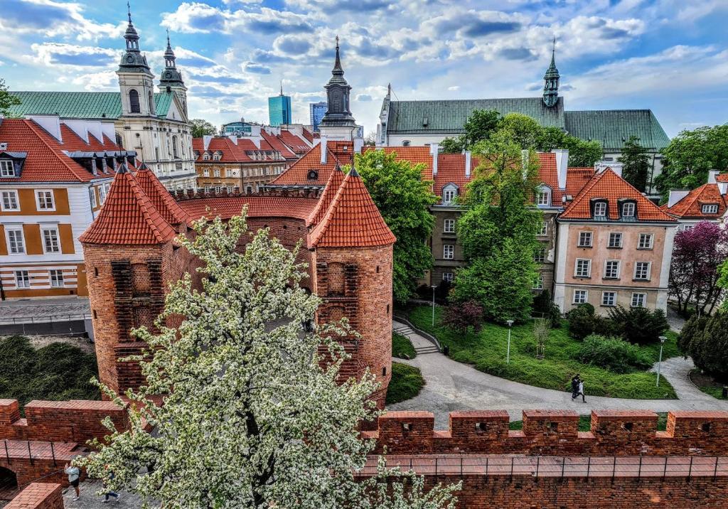 Atmospheric Apartment next to Warsaw Old Town Square by Noclegi Renters