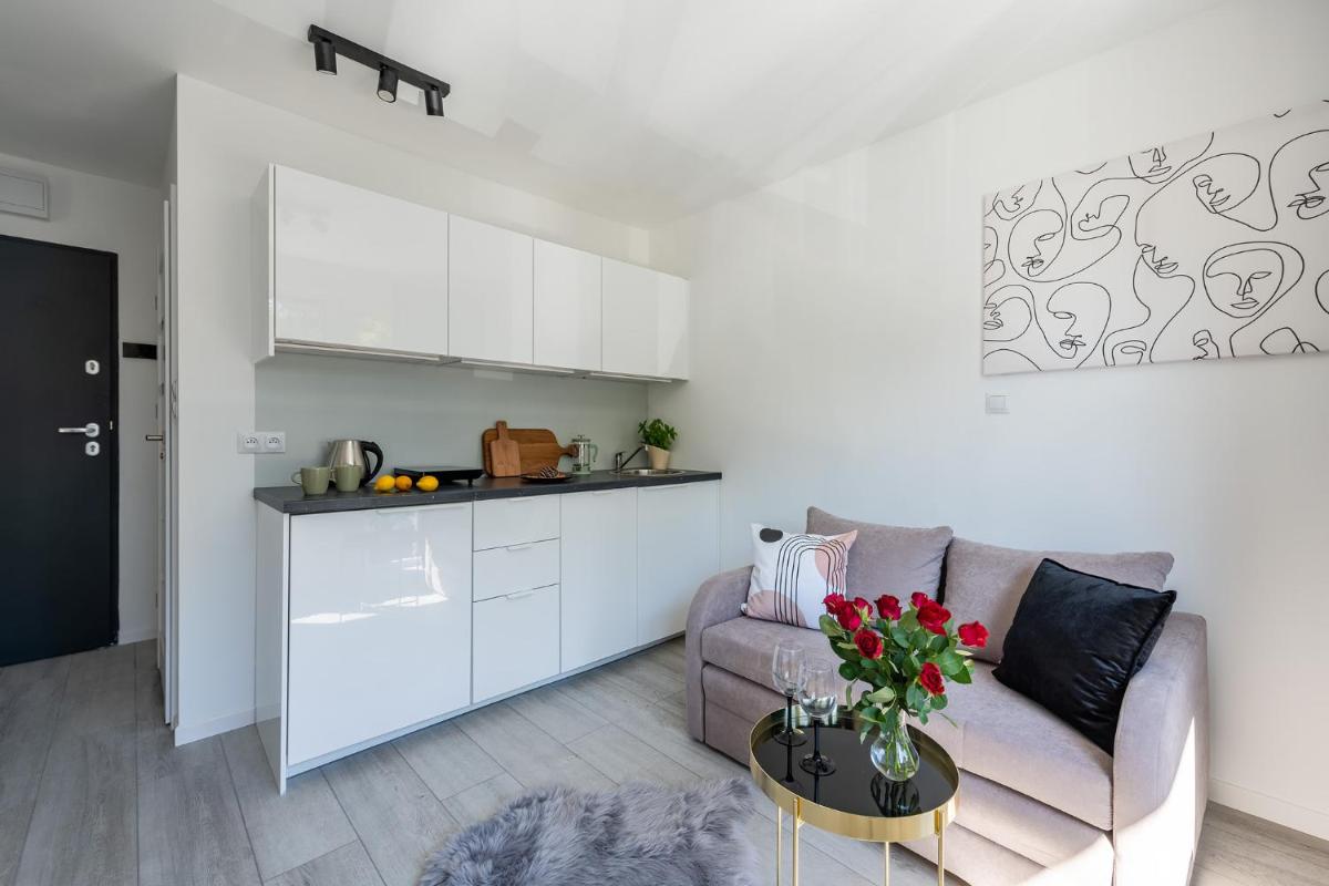 Batorego 220 – 450m stacja metra Pola Mokotowskie, 800m Biblioteka Narodowa – 20m piękny park Pola Mokotowskie – 800m do SGH – Wifi – Smart TV – Good Apartments