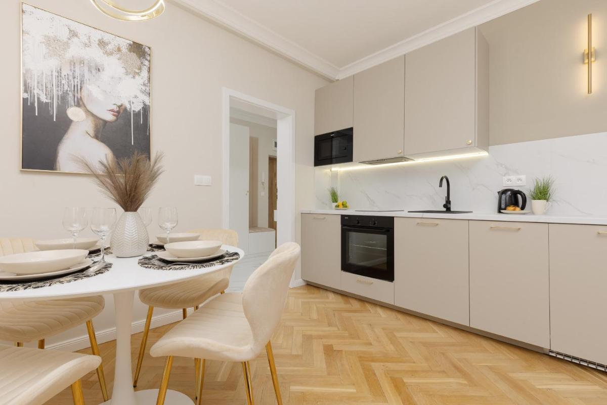 Bright & Elegant Apartment Warsaw by Noclegi Renters