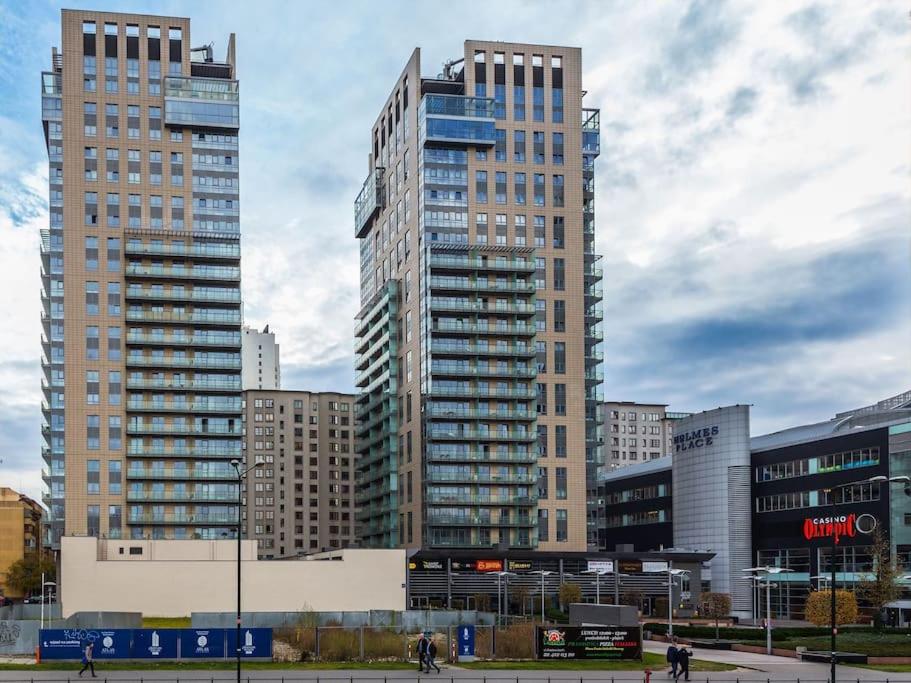 Central Warsaw Apartment – Great Location – One Bedroom Apartment – Platinum Towers