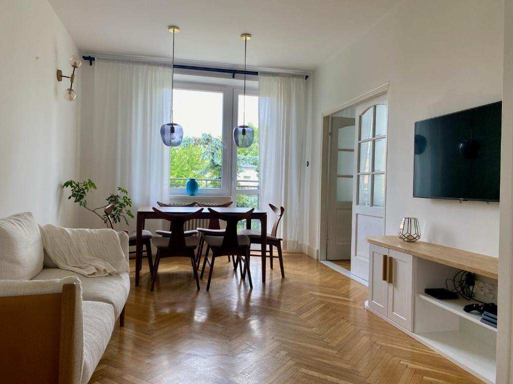 Chic Apartment in vibrant area – National Stadium – Saska Kępa