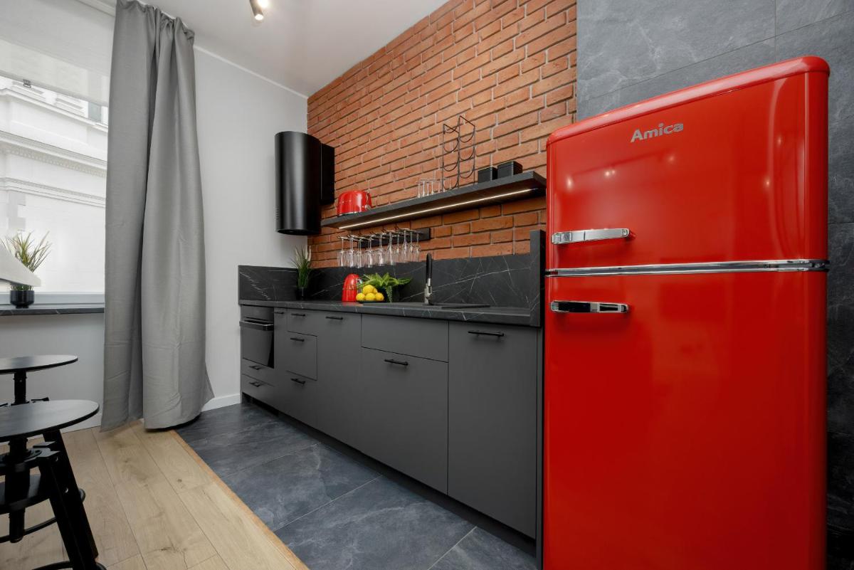 Exclusive Grey and Red Apartment in Warsaw Center by Noclegi Renters