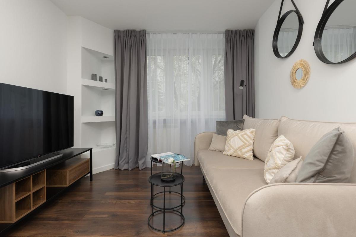 Family Apartment near PGE Narodowy by Noclegi Renters