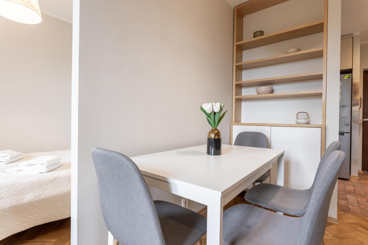 Golden Apartments Warsaw – Cozy and Bright Apartment in the City Center- Zamenhofa