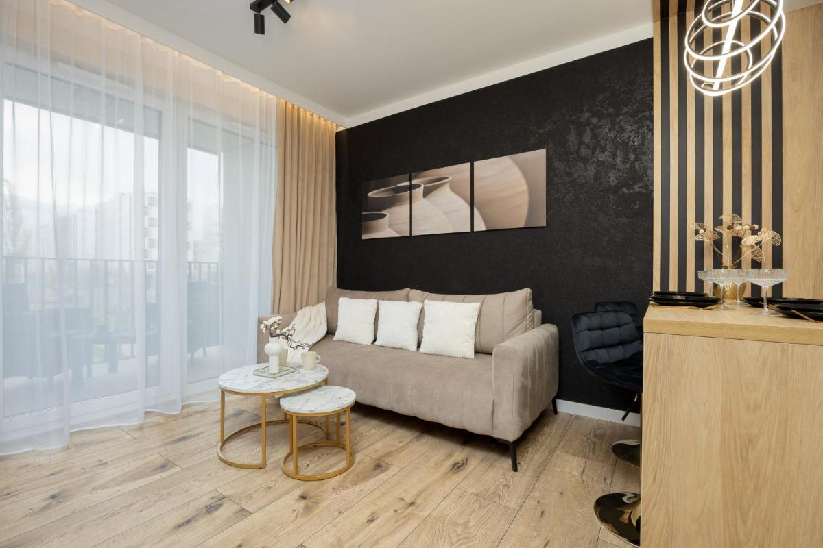 Herbu Oksza Elegant Apartment with Parking by Noclegi Renters