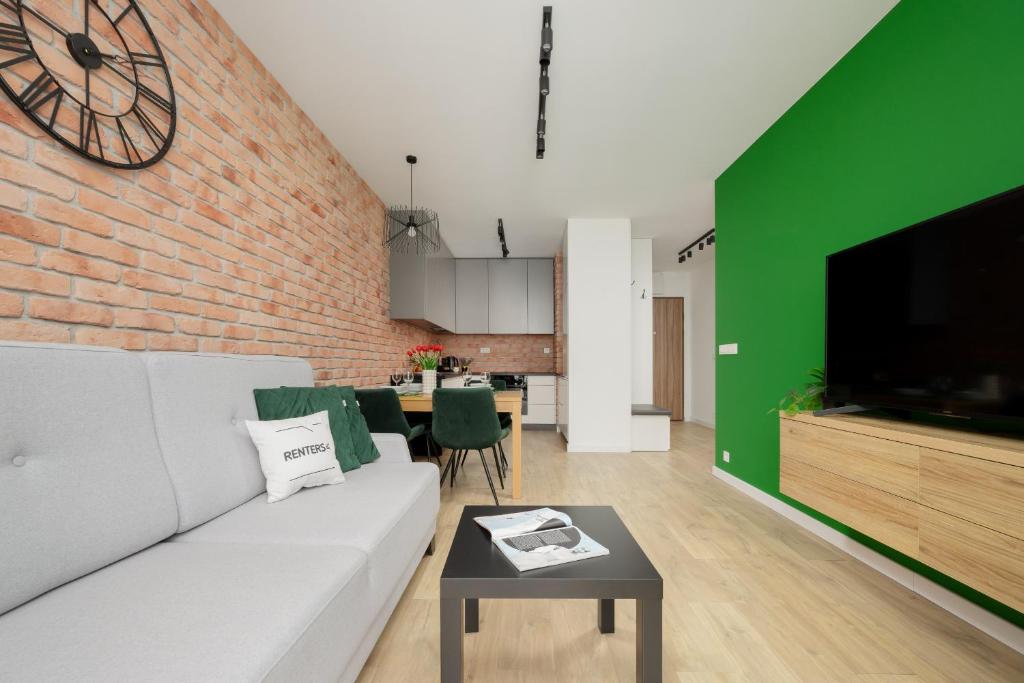 Industrial Apartment with Parking Fort Wola by Noclegi Renters