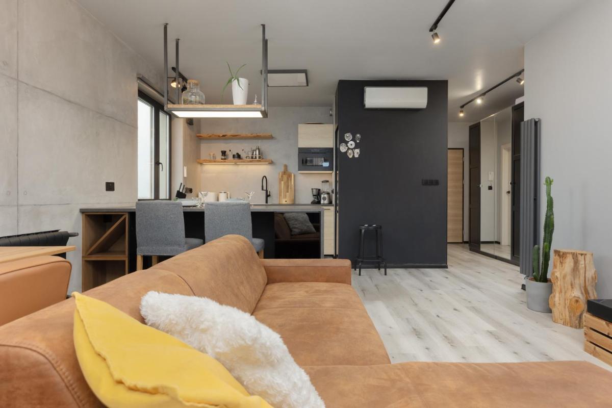 Image 6 of Industrial Pet-Friendly Apartment with Movie Projector by Noclegi Renters