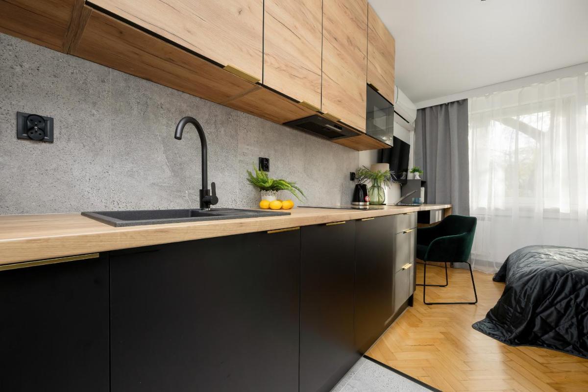 Modern Black & Wooden Apartment Warsaw Near The Airport by Noclegi Renters