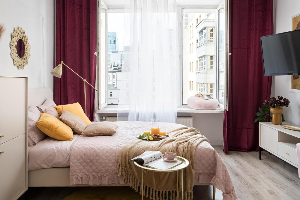 Pink Elephant Sophisticted Loft in a historic Tenement House 1 km from Warsaw Central Station