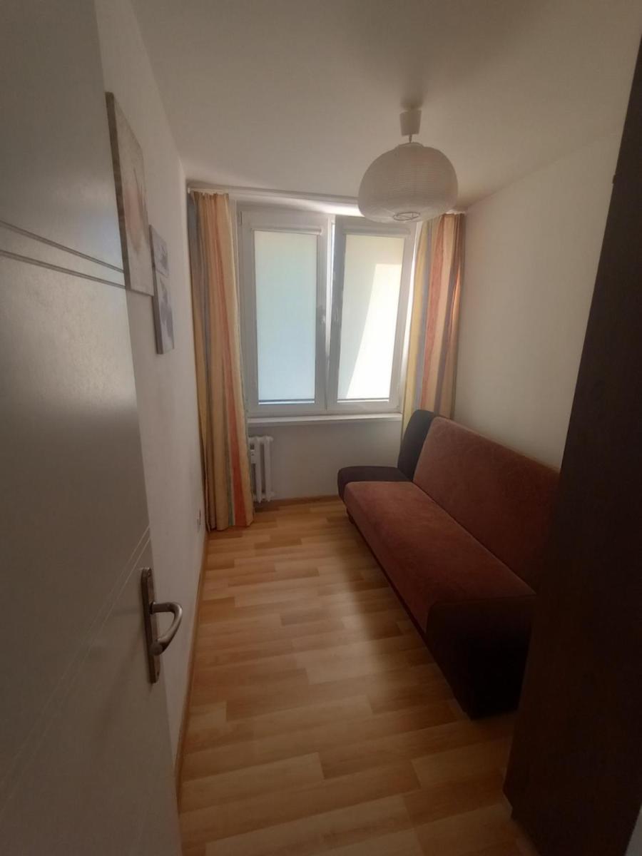 Saska Kępa! 3 pokojowy prywatny apartament, bezpłatny parking, wifi, centrum i stadion 15min – self check in