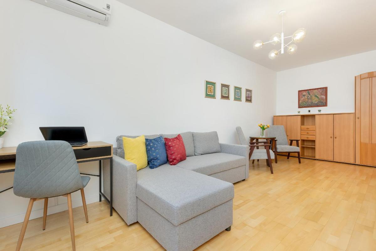 Spacious Apartment Near the Vistula River by Noclegi Renters