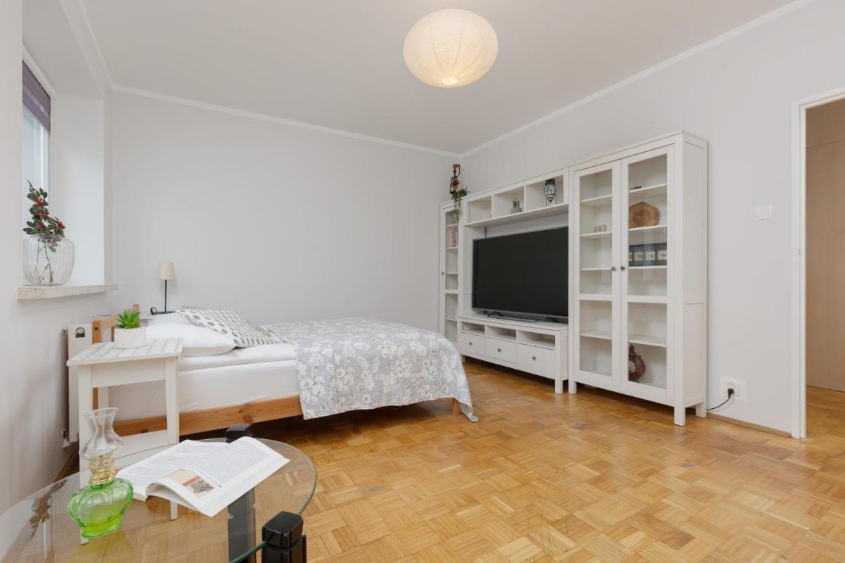 Studio Bielany with Home Office near Metro Station by Noclegi Renters