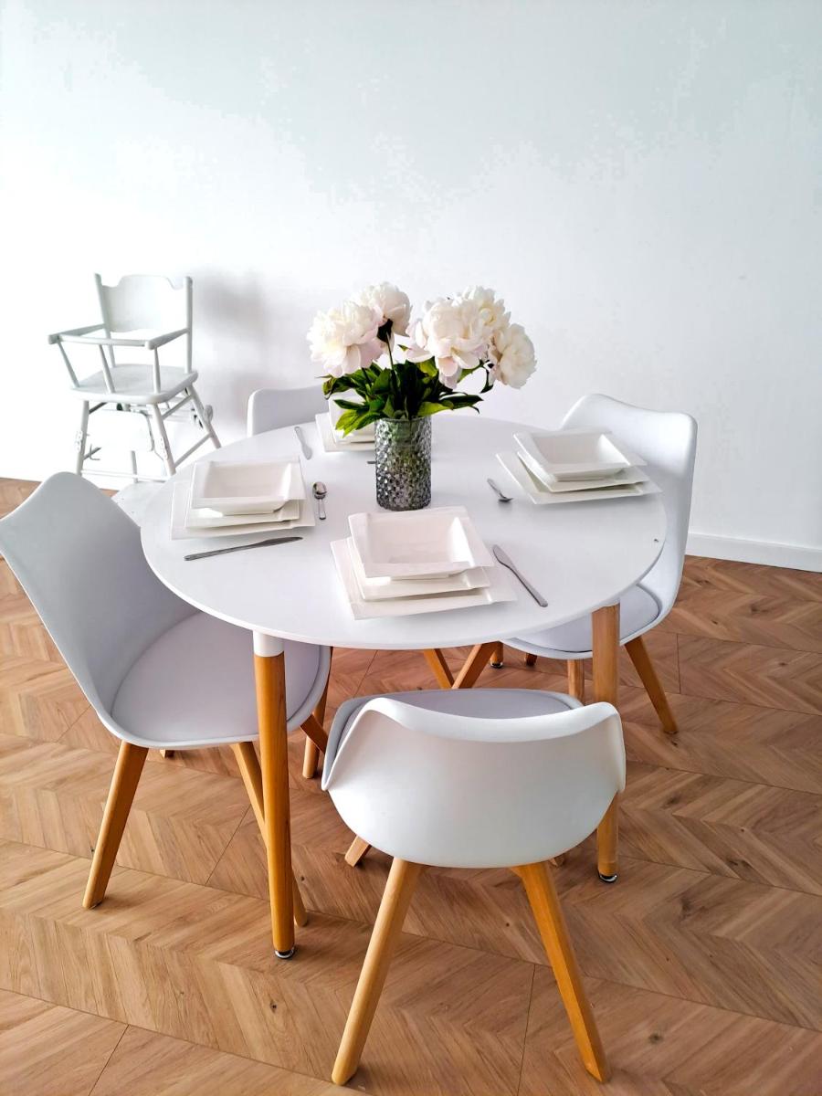 Image 4 of Sunny & modern 2 beds spacious air-conditioned Warsaw