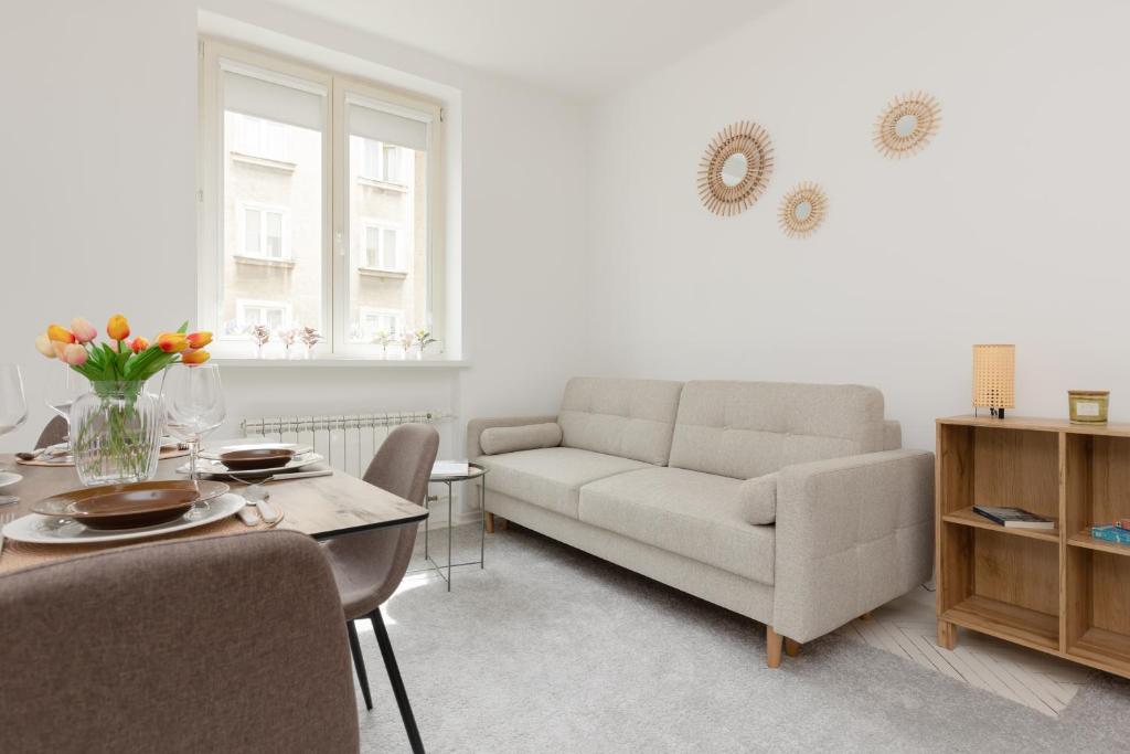 Warsaw City Centre Apartment Sniadeckich near Metro Station by Noclegi Renters