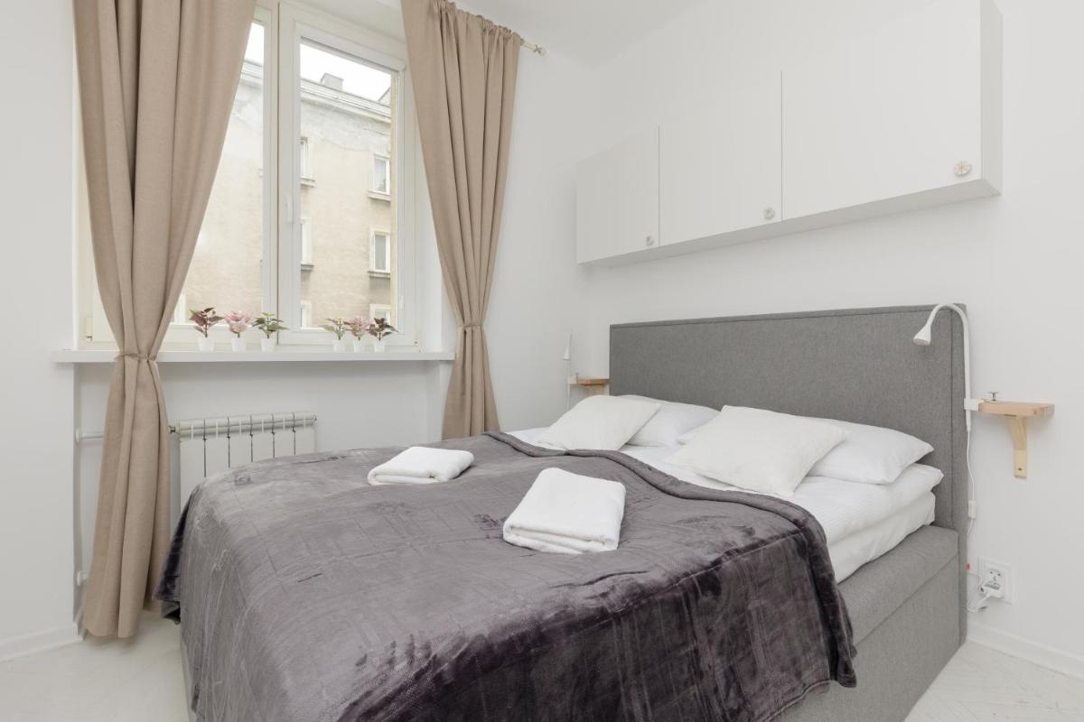 Warsaw City Centre Apartment Sniadeckich near Metro Station by Noclegi Renters