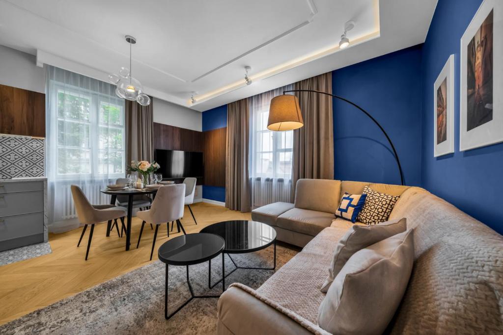 Warsaw Old Town Apt – Top Location, Workspace – by Rentujemy